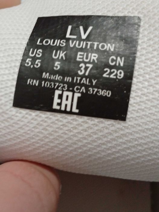 Vând adidași LV alb cu albastru