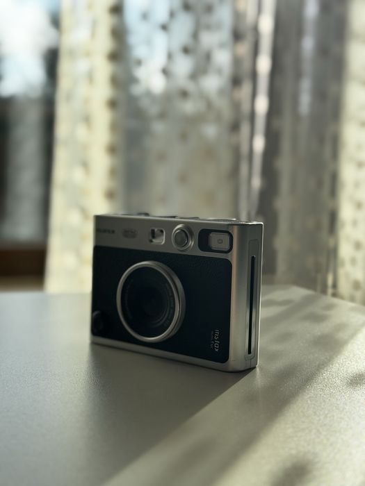 Fujifilm instax камера