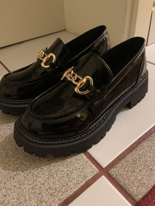 Стилни дамски обувки с моден дизайн