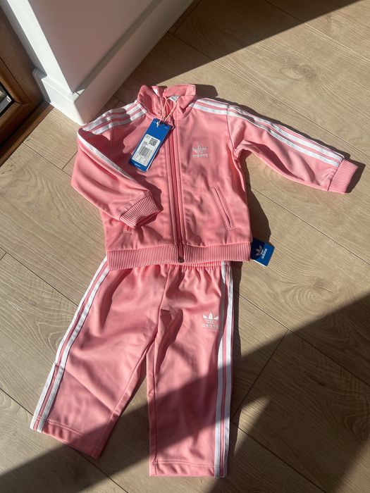 Бебешки нов анцуг Adidas 9-12месеца