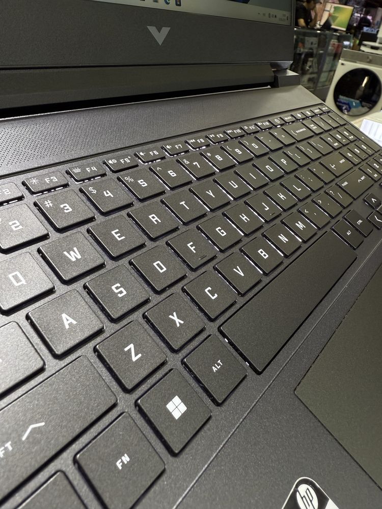 Hp Victus R5-7535Hs/8/512/2050