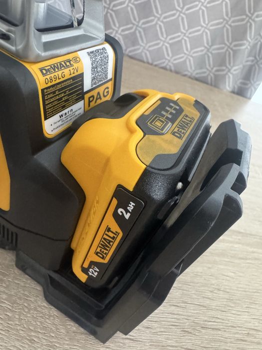 Nivela DeWalt 360 12V 2AH NOUA