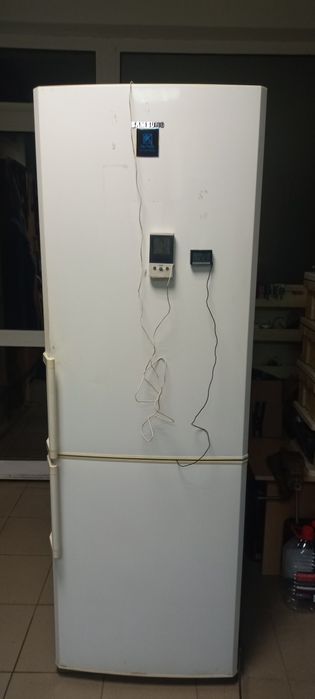 Продавам хладилник фризер Самсунг - ноу фронт система 280 лв.