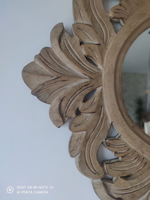 Oglindă sculptată