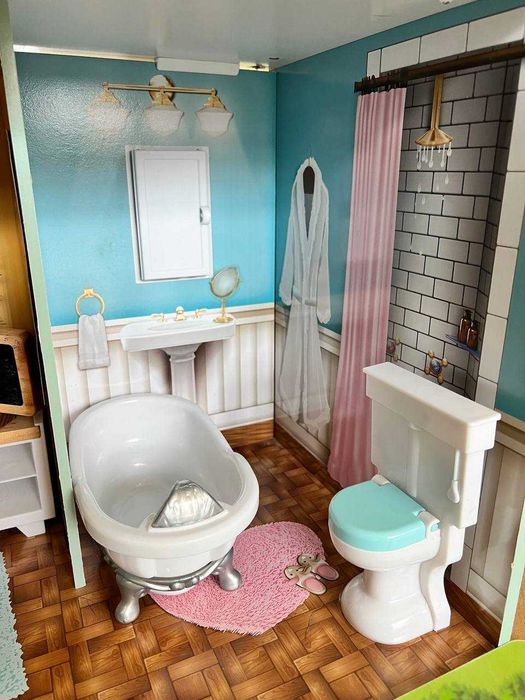 Продавам къщичка за кукли