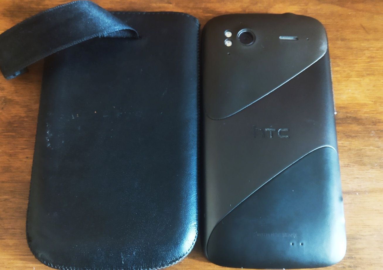 Телефон и калъф за HTC