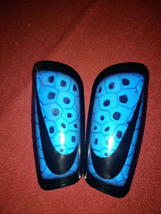 Щитки футбольные синие Nike