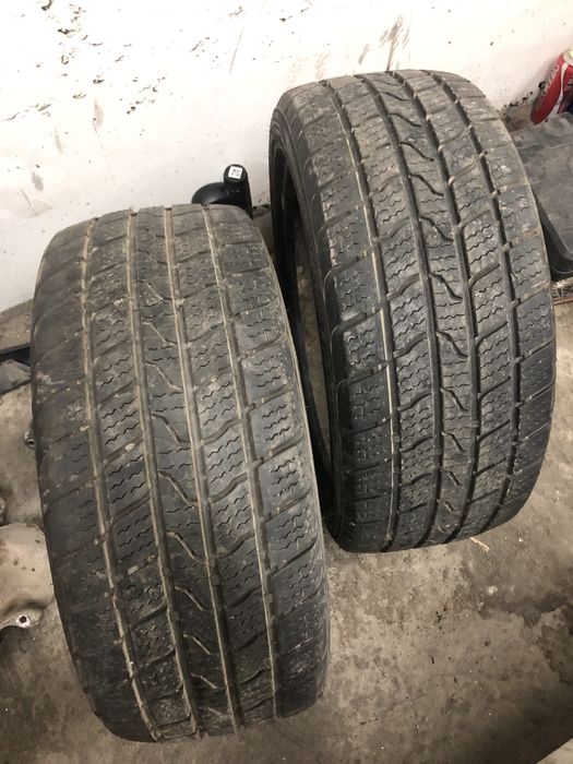 Продам 2 баллона всесезонные 225/45/17