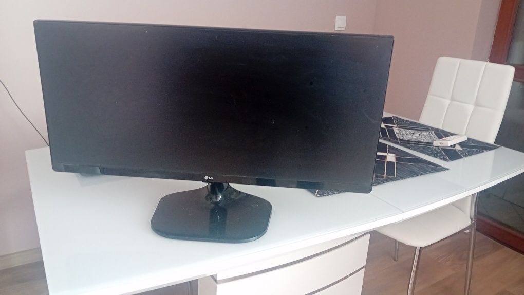 Монитор LG Ultrawide