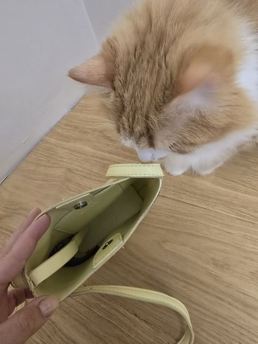 Жълта дамска чанта