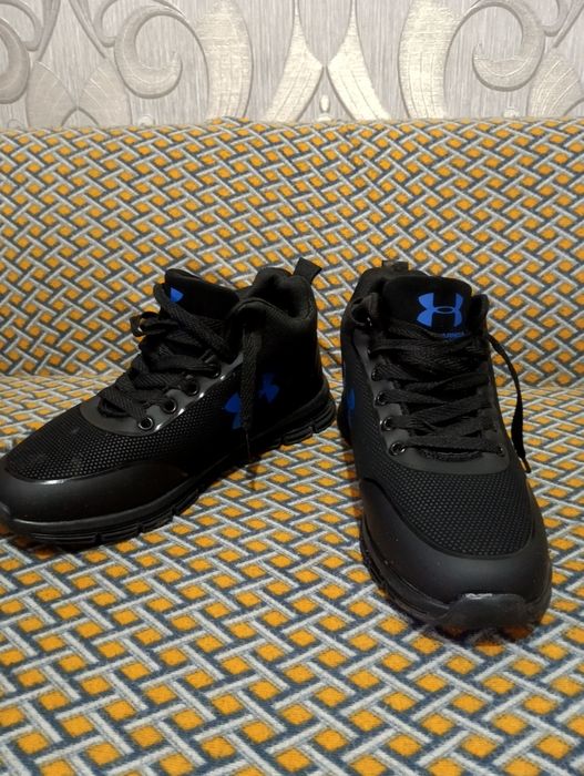 Продам подростковые зимние полуботинки.