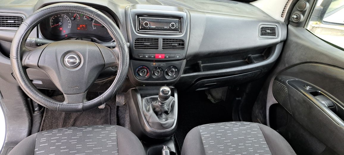 Opel Combo 2015 182785km 1.6 cdti 105 cp 5 loc RATE FACTURA GARANȚIE