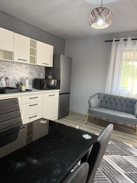 Inchiriez apartament