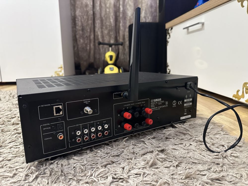 Vând schimb amplificator Yamaha R-N402D. Internet wifi bluethoot DAC.