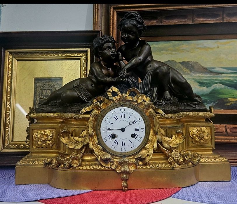 Каминен френски часовник от 19 -ти век.