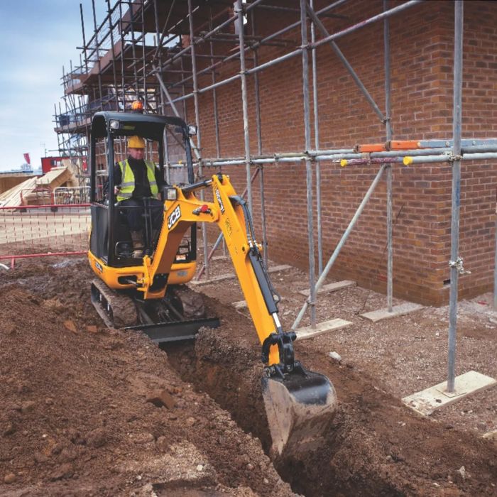 Услуги мини-экскаватора. Экскаватор.