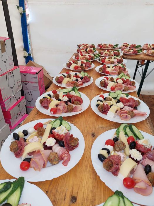 Organizam evenimente în toată Romania,montaj aperitiv,friptura,sarmale