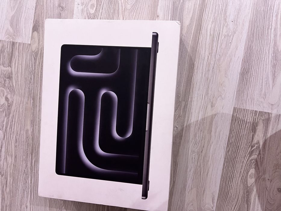 Vând leptop apple macboock pro nou sigilat.. 0 nuclee de incarcare