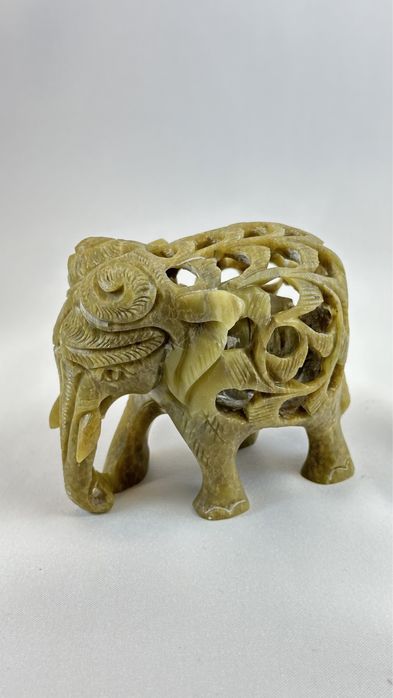 Elefant cu pui din piatra Feng Shui statueta sculptura veche