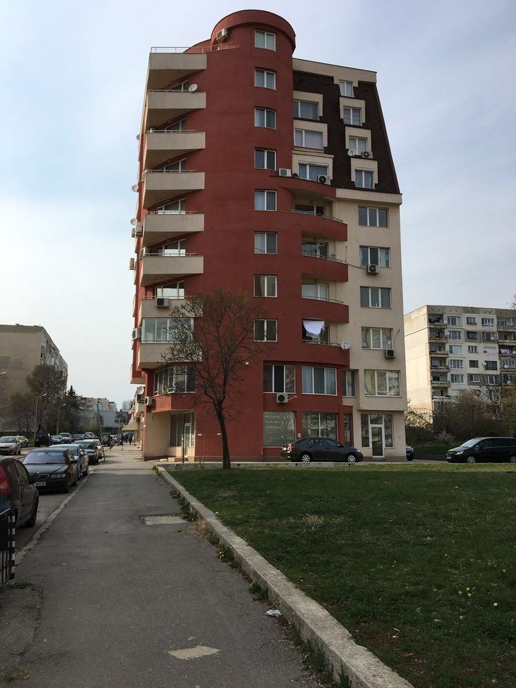 Продавам гараж 270 м2 - Люлин 6, бл.644