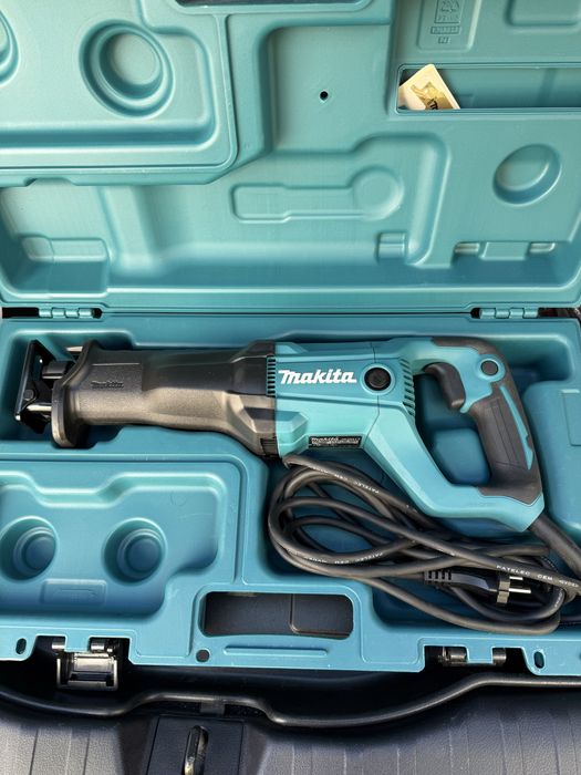 Саблен трион Макита.