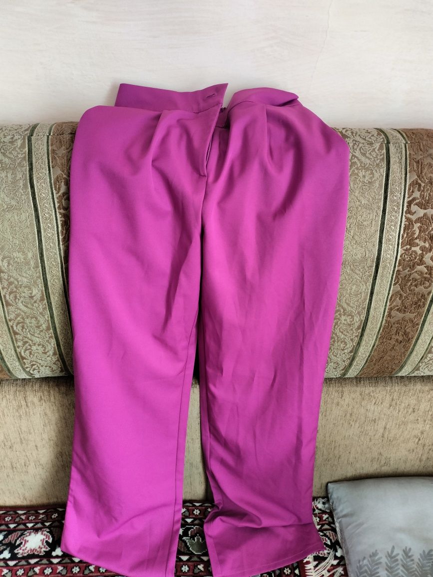 Продам фиолетовый двойка 15000тг зеленый пиджак 7000