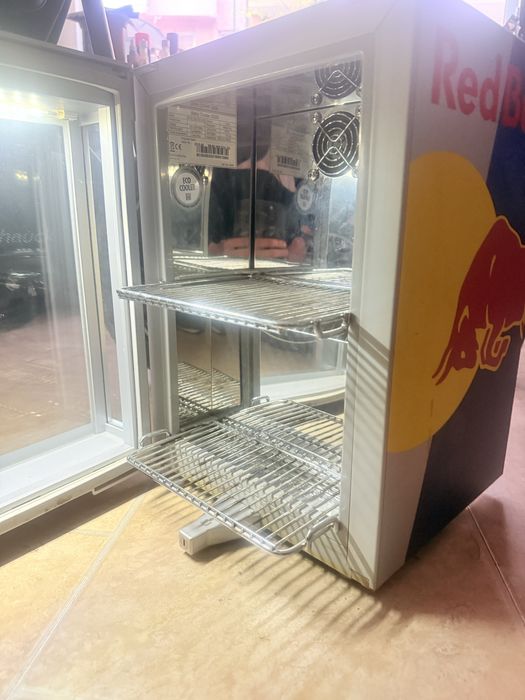 Хладилник Red Bull