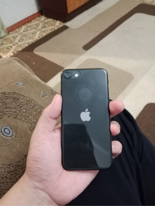 Se2020 iphone продам