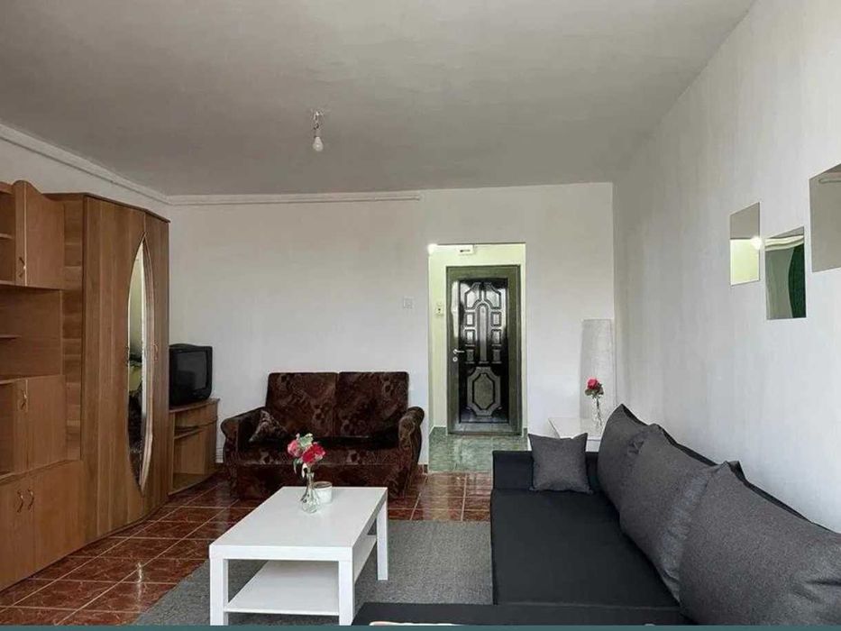 Garsoniera spațioasă de închiriat