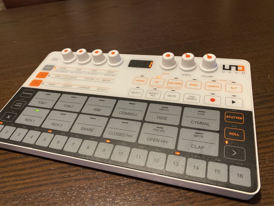 UNO Drum ik multimedia analog drum machine MIDI