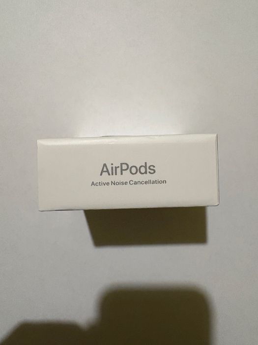 AirPods 4 cu ANC