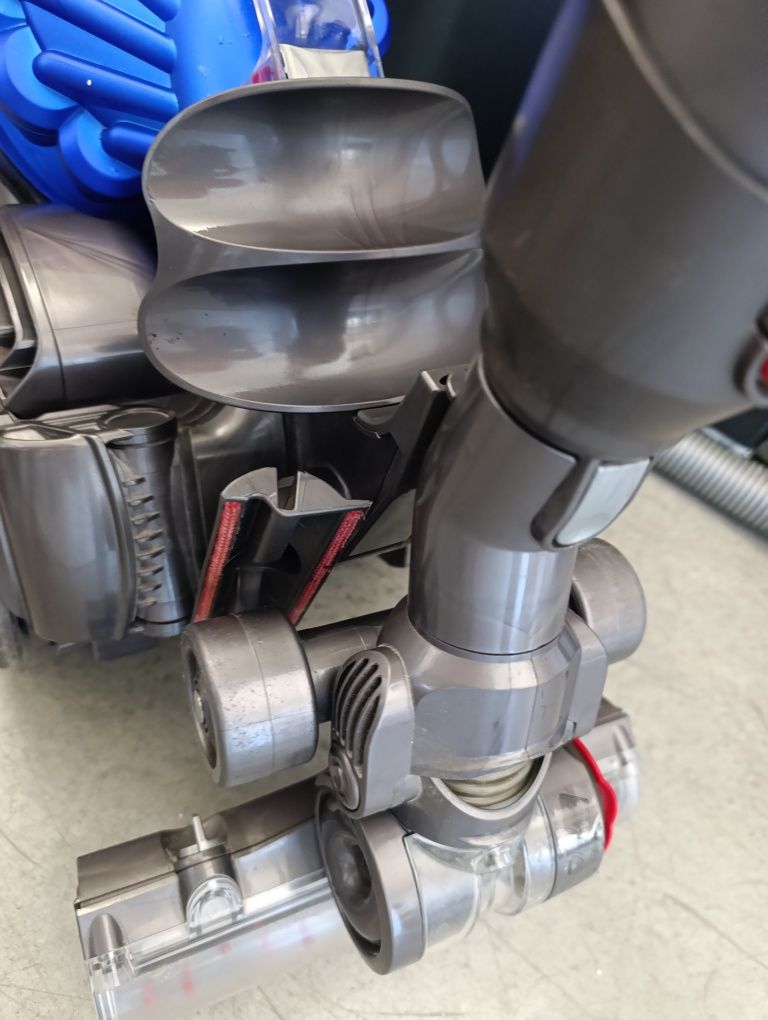 Прахосмукачка Dyson DC 32 контейнер