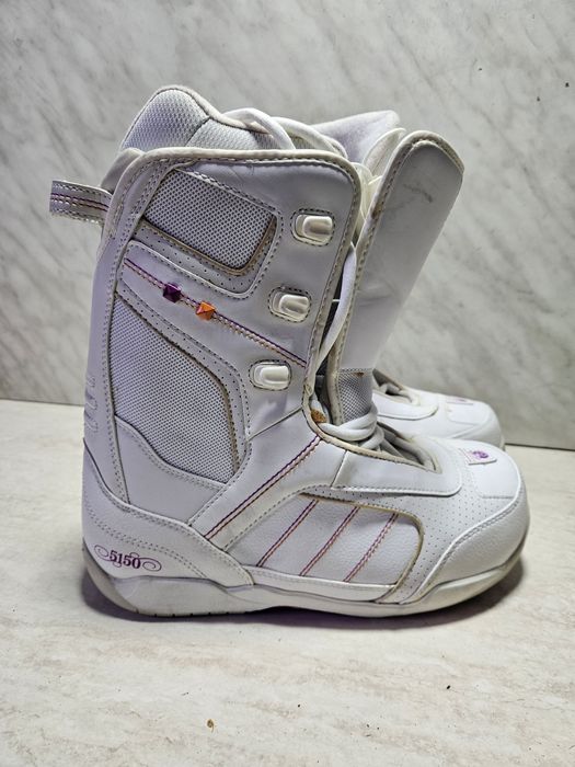 Boots 115 buti placa snowboard   5150 mărimea 39  (25   cm) .