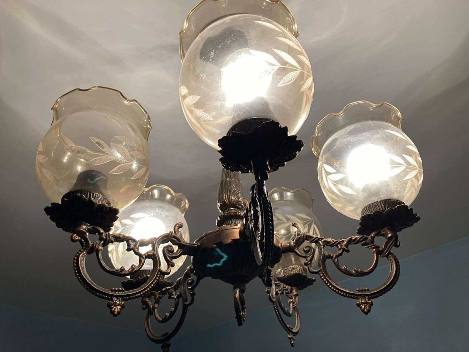 Старинен полилей