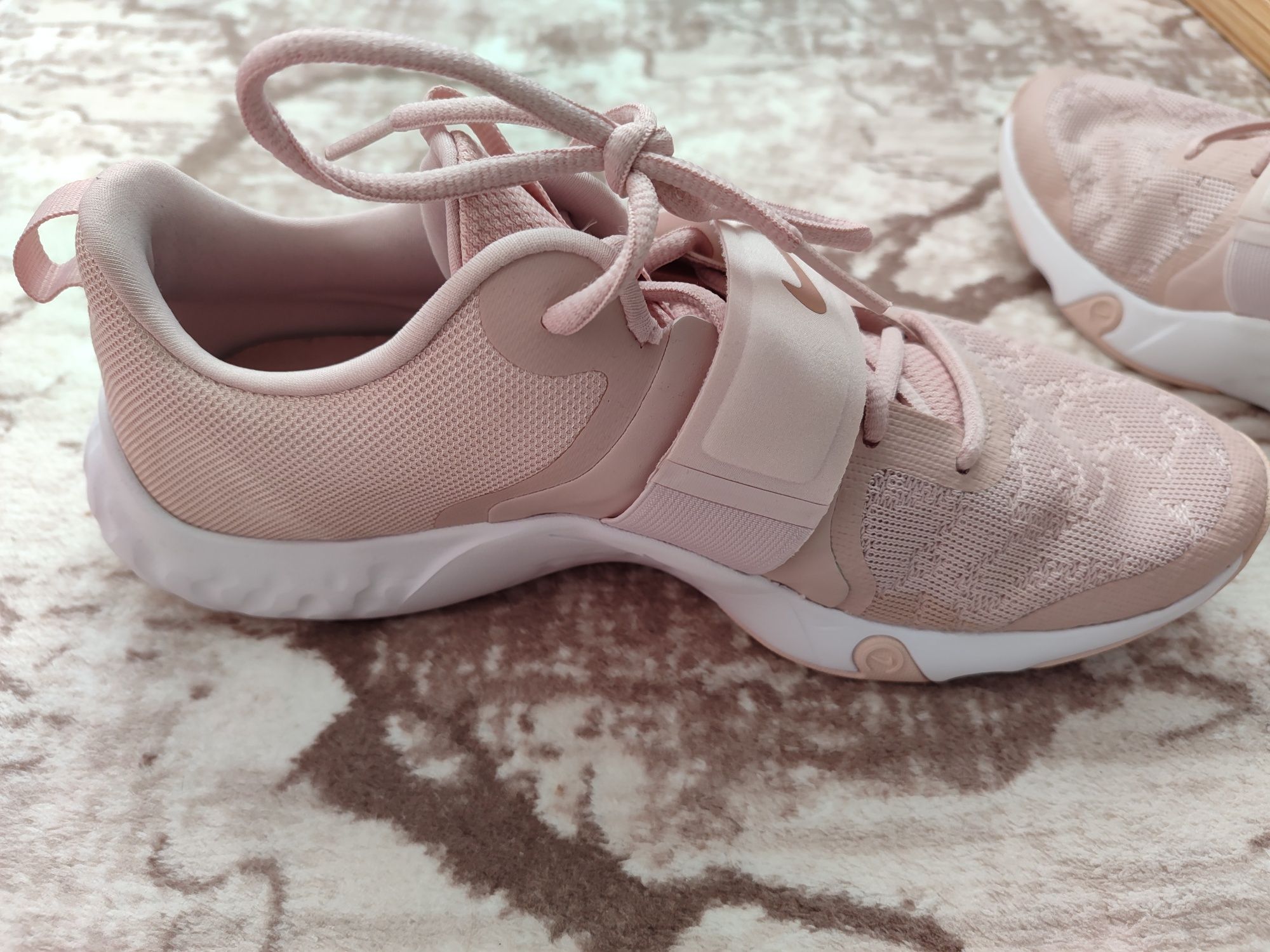Дамски маратонки Nike
