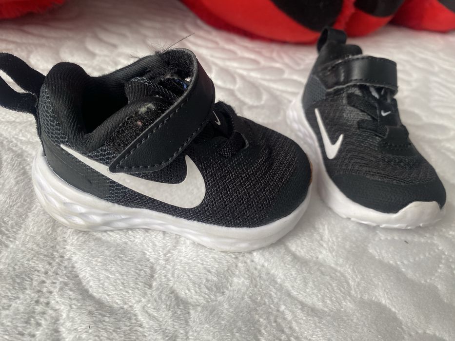 Vand adidasi nike marimea 17