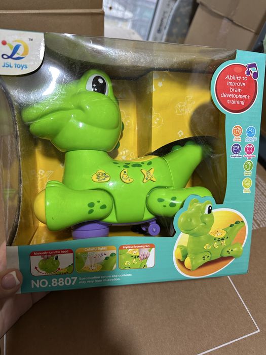 Играчката свети, движи се, свири за деца до 3-4 години