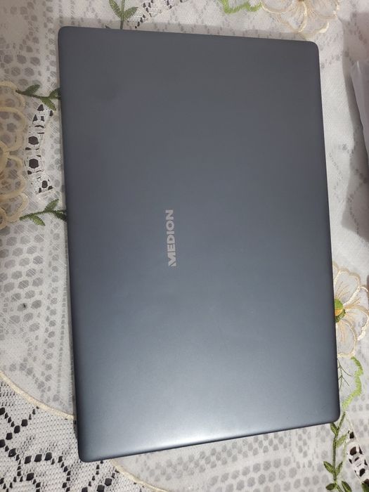 Vând laptop medion