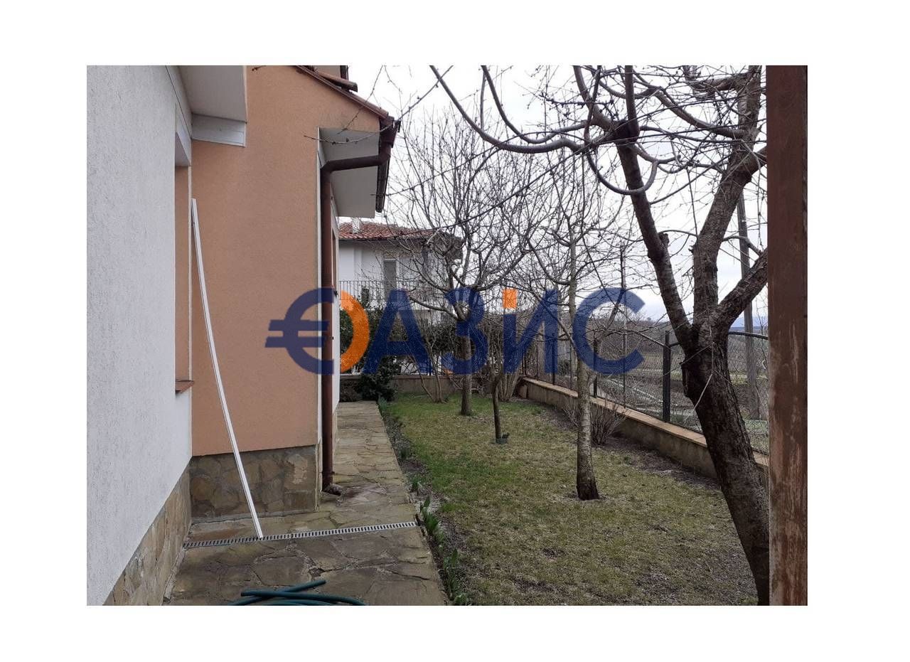 Двуетажна къща с камина и басейн В С. Александрово 260 м2 и двор с