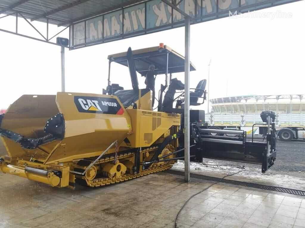 Асфальтоукладчик Cat AP655F