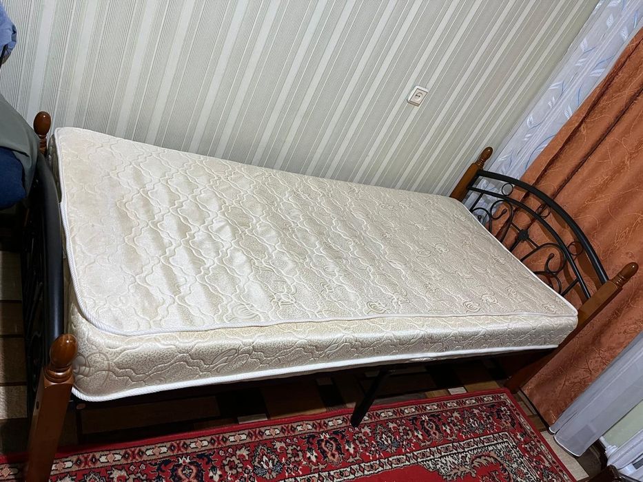 Кровать с матрасом Малайзия