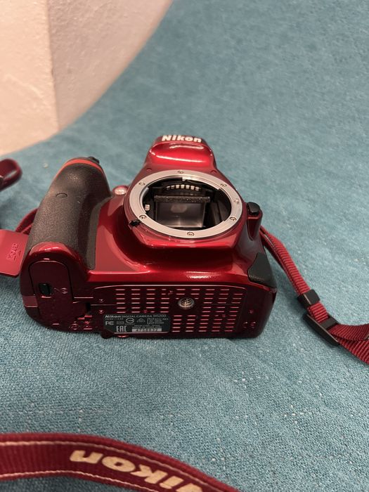 Camera foto Nikon D5200 Limited Edition (red body) + Obiectiv