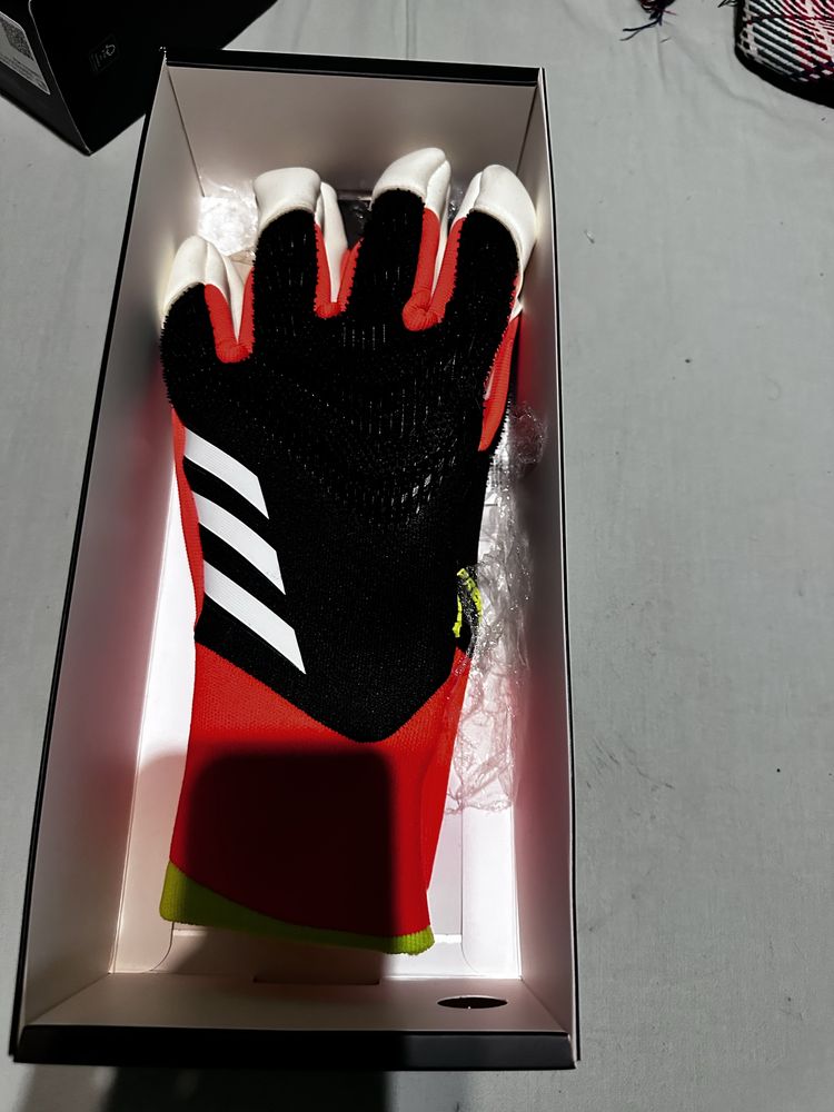 Вратарски ръкавици adidas predator