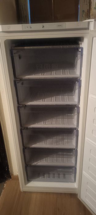 Congelator BEKO cu 6 sertare