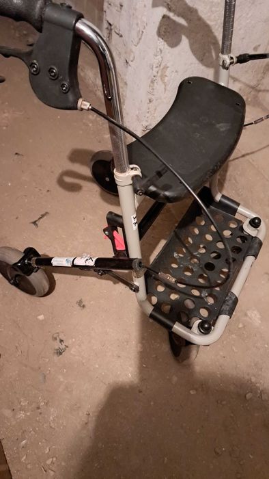 Помощна количка,проходилка за възрастни,сгъваема,алуминиева