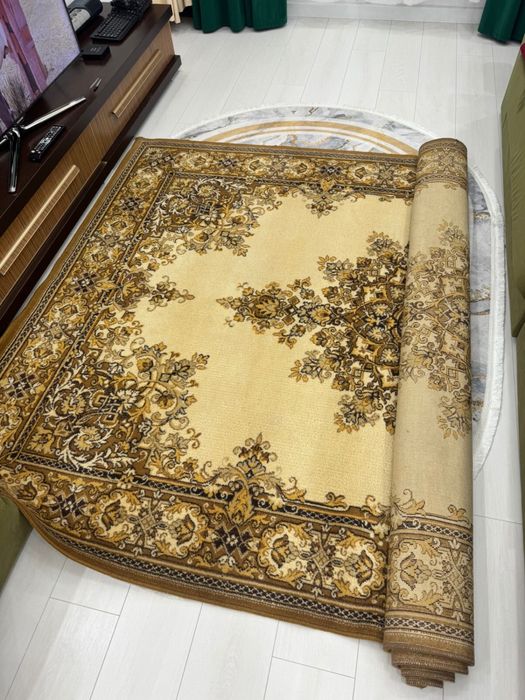 Ковер б/у в отличном состоянии (2×3 м)