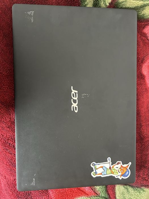 Ноутбук Acer с зарядкой