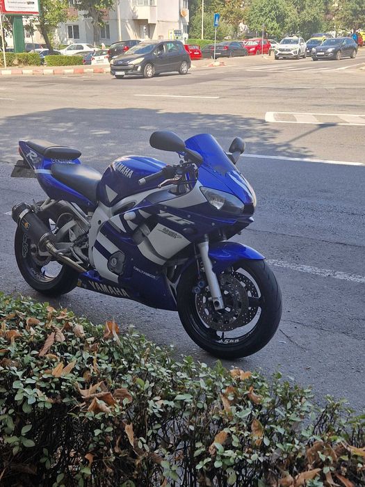 Motocicleta Yamaha r6
