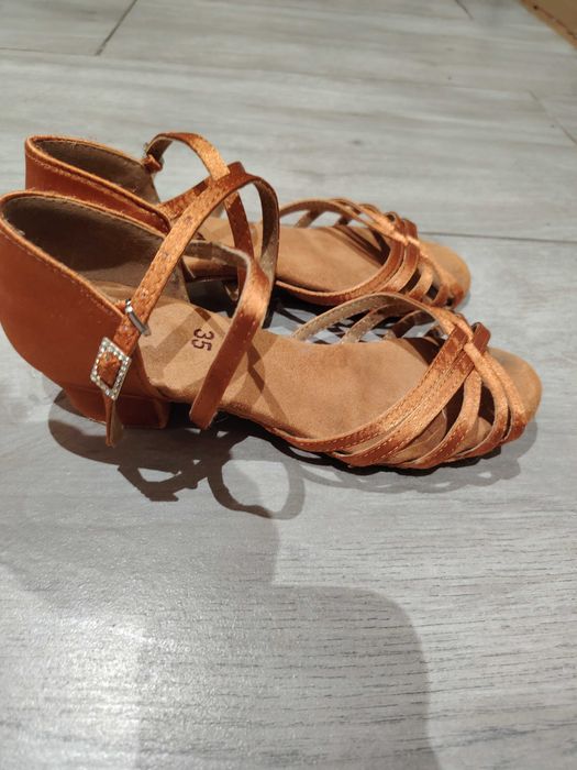 Обувки за латино танци