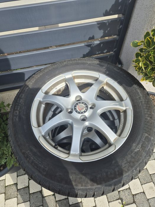 Vând roti Renault Captur distanta între prezoane 4x100